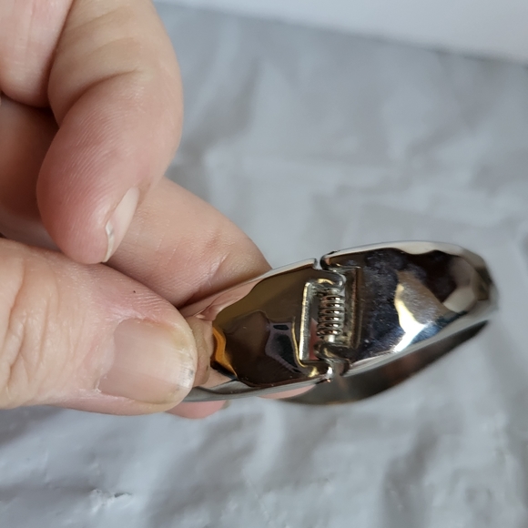 Silver Tone Diamond-Textured Hinged Double Cuff Bracelet 2.6 in Diameter Overlap - Picture 5 of 6